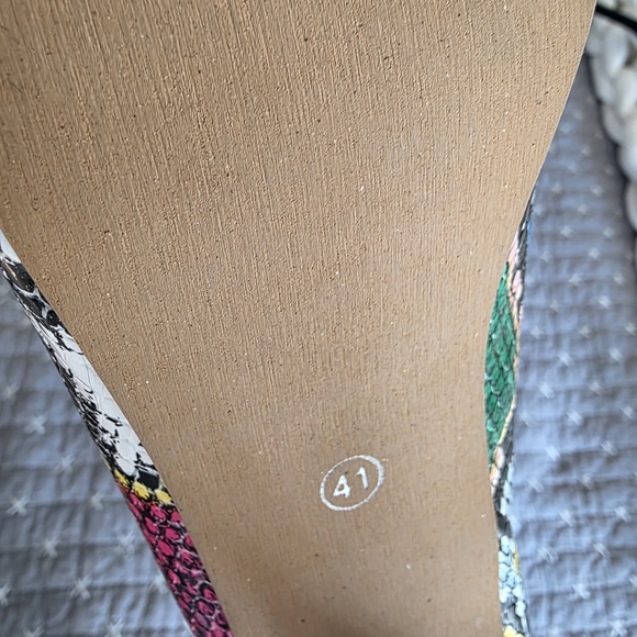 Multicolor Pointed Toe Heels - Picture 10 of 11